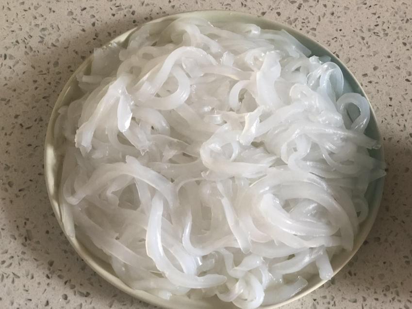 一碗面粉六碗清水教你自制凉粉,一碗面粉五碗清水教你自制凉粉