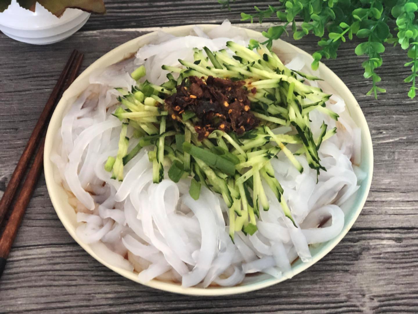 一碗面粉六碗清水教你自制凉粉,一碗面粉五碗清水教你自制凉粉