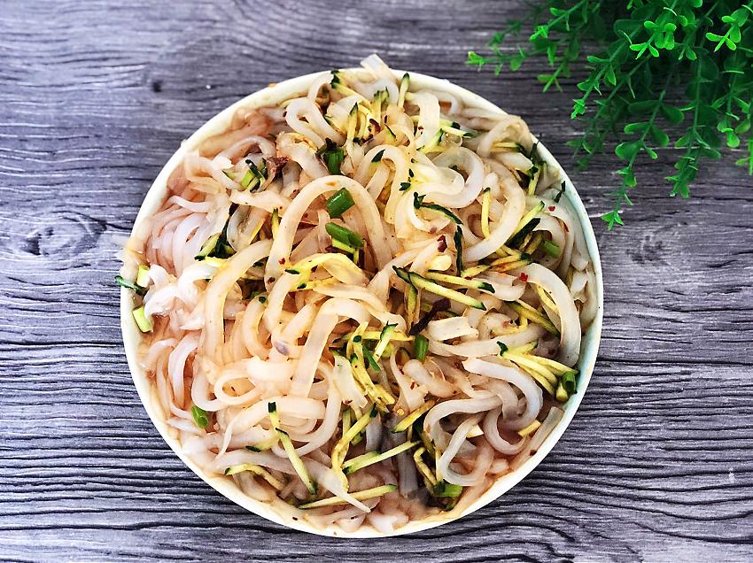 一碗面粉六碗清水教你自制凉粉,一碗面粉五碗清水教你自制凉粉