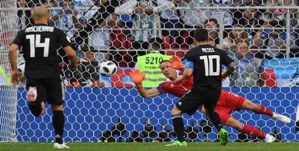 强如梅西也攻不破中国球门,梅西又罚失点球了吗