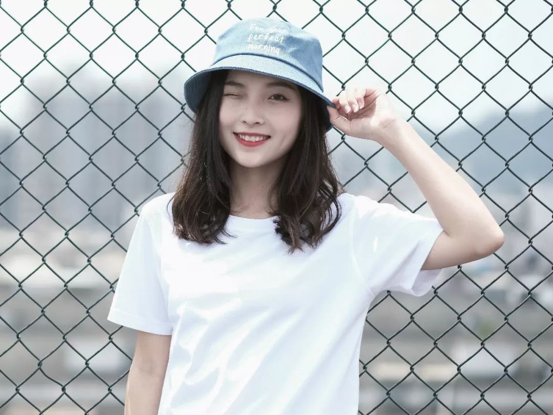 什么颜色的t恤不挑皮肤比较百搭,适合夏天的纯色各种颜色的t恤