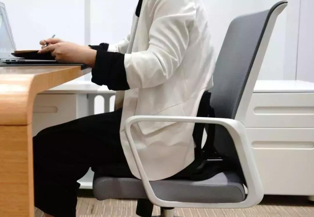 “胖到护照无法识别”“把十年前的自己吃了”……创业后你胖了吗？