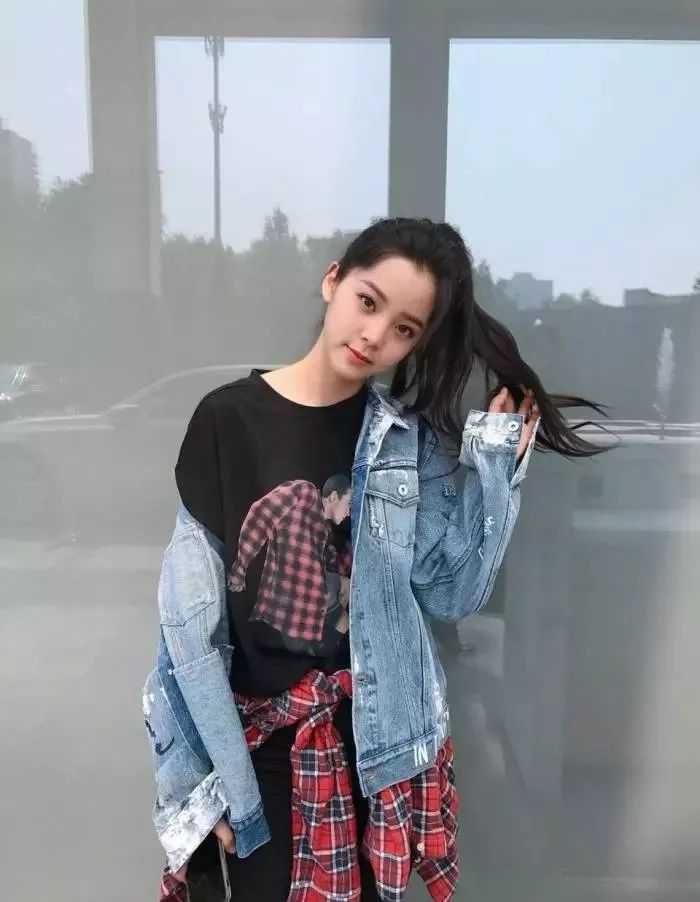 矮马尾扎发教程简单好看,你没见过的马尾扎法