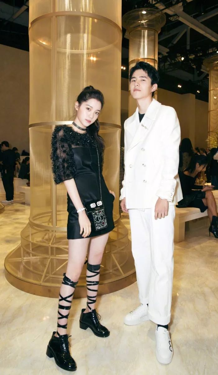 矮马尾扎发教程简单好看,你没见过的马尾扎法