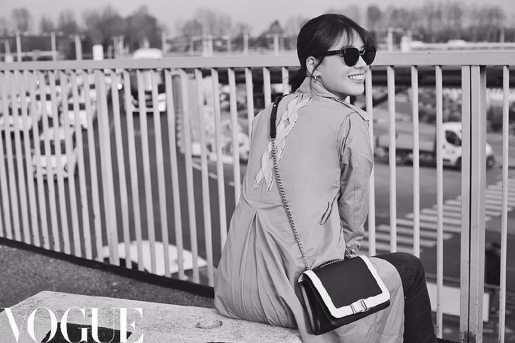 矮马尾扎发教程简单好看,你没见过的马尾扎法