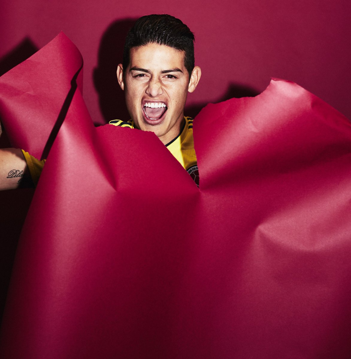 他是哥伦比亚的英雄翻译,巴西射手王伯纳乌弃儿