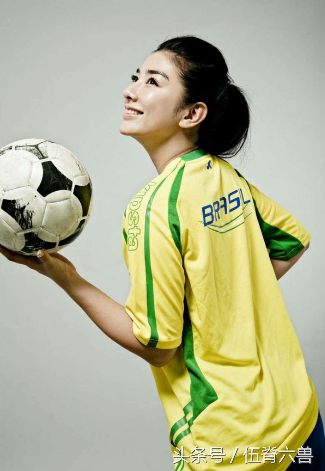 中国女明星足球宝贝张馨予,中国最火的足球宝贝张馨予
