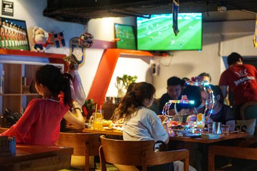 世界杯狂欢酒吧,狂欢世界杯游玩