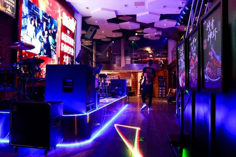 世界杯狂欢酒吧,狂欢世界杯游玩