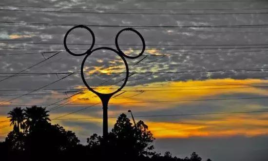 玩转世界杯,俄罗斯人居然连电力铁塔都不放过~