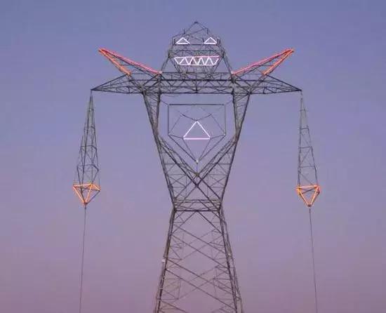 玩转世界杯,俄罗斯人居然连电力铁塔都不放过~