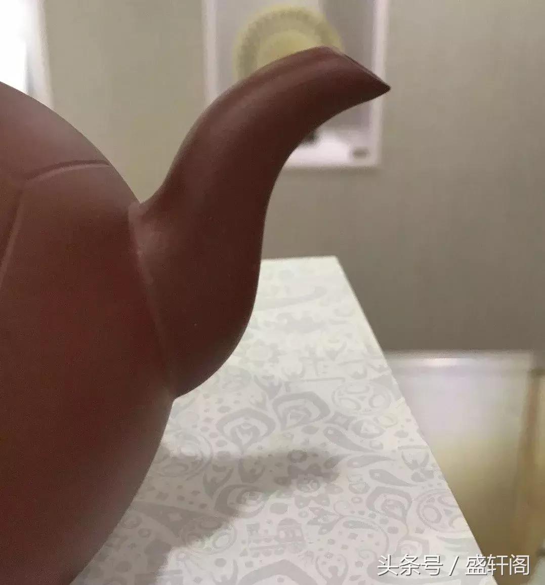 中国艺术名片《世界杯足球梦紫砂壶》实物鉴赏