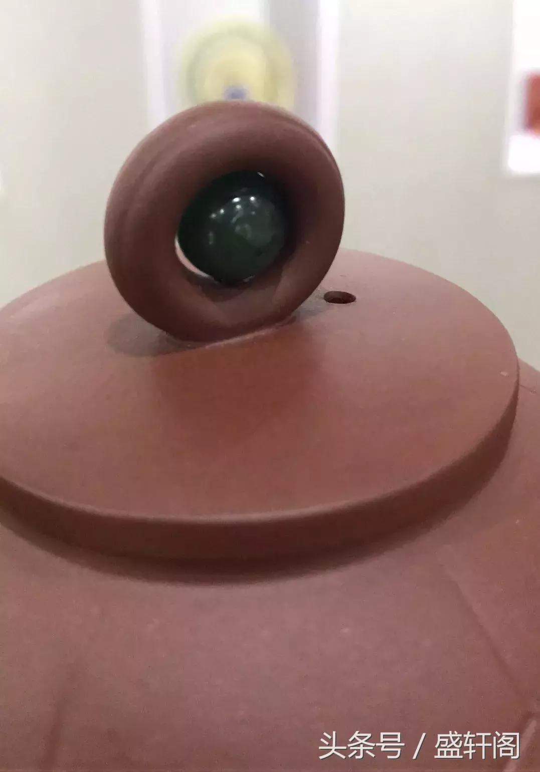 中国艺术名片《世界杯足球梦紫砂壶》实物鉴赏