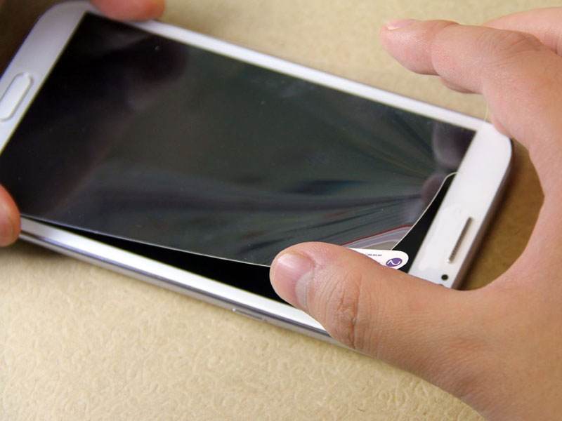 手机坚持不贴膜使用一年后后悔吗,手机贴膜有气泡久了会消失吗