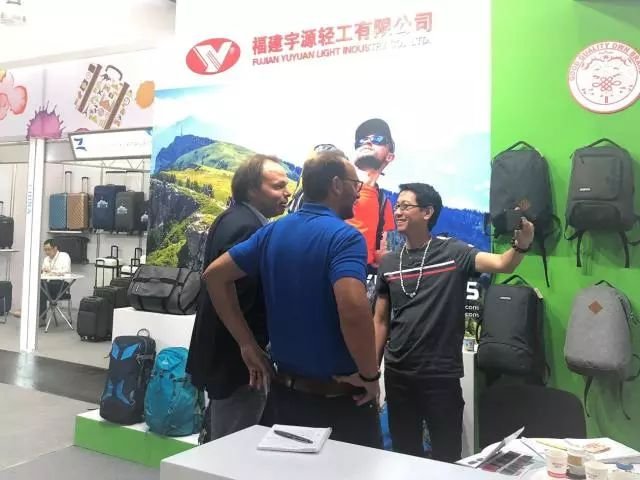 “女王之选”、自称重、指纹防盗……中国品牌箱包凭啥让欧洲点赞