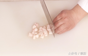 铁锅炖鱼的最正宗的做法视频,东北铁锅炖鱼正宗做法