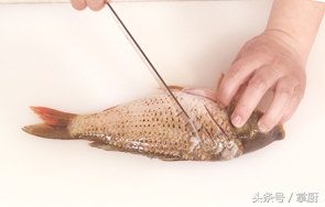 铁锅炖鱼的最正宗的做法视频,东北铁锅炖鱼正宗做法