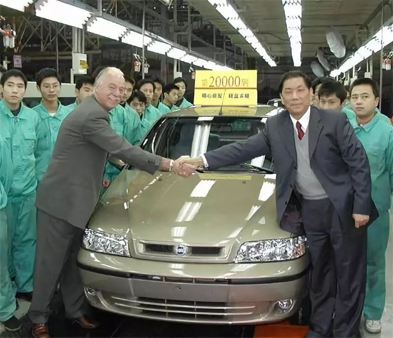 十五年前我在卖菲亚特的时候,就预见了它今天的宿命|汽车真实故事