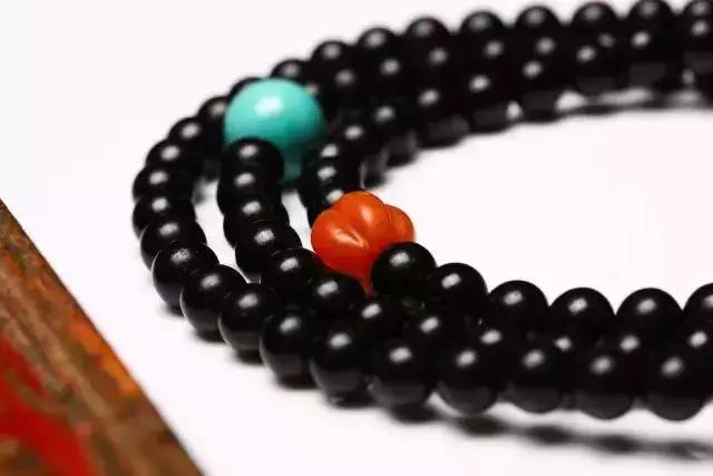 什么生肖适合戴什么手串,什么属相戴首饰