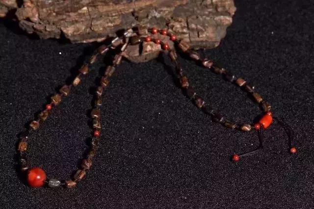 什么生肖适合戴什么手串,什么属相戴首饰