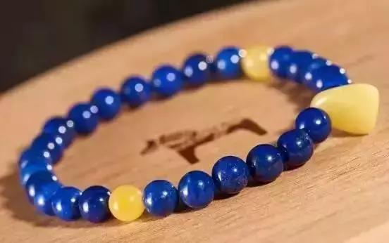 什么生肖适合戴什么手串,什么属相戴首饰