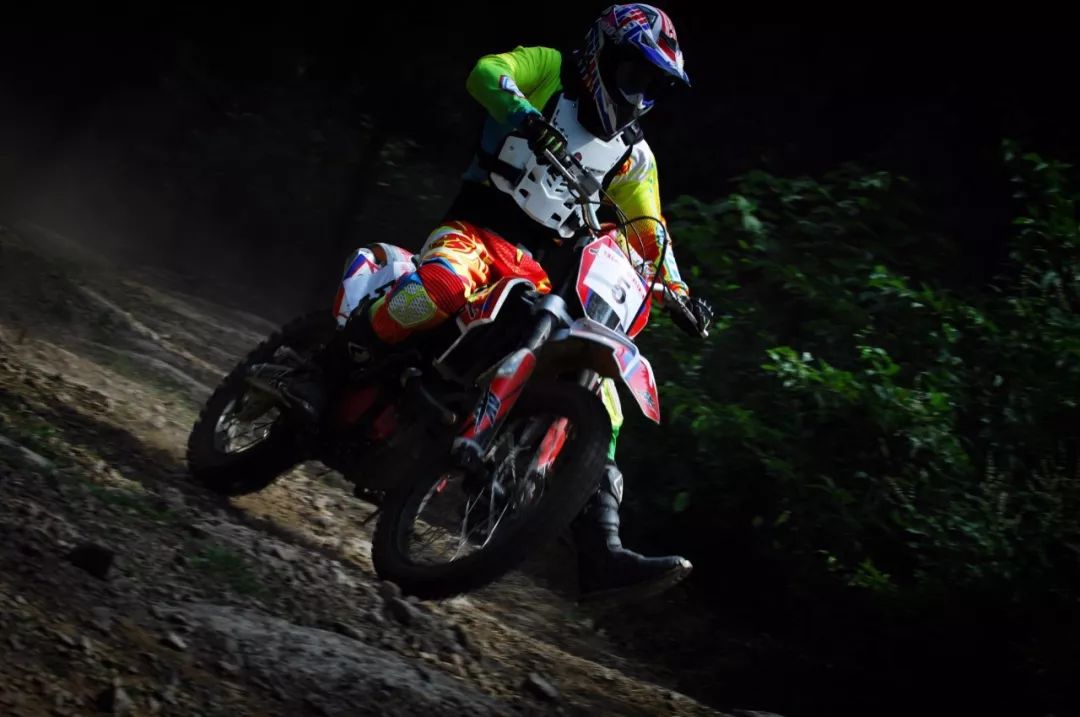 夏天里的一把火——2018徐州坦克山越野摩托车耐力赛
