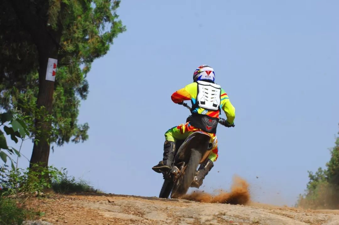 夏天里的一把火——2018徐州坦克山越野摩托车耐力赛