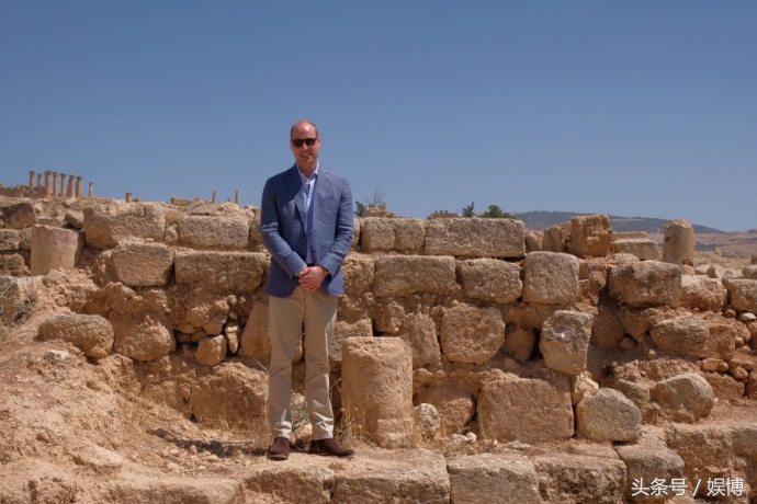 威廉王子和乔治王子看球赛,威廉王子秀恩爱