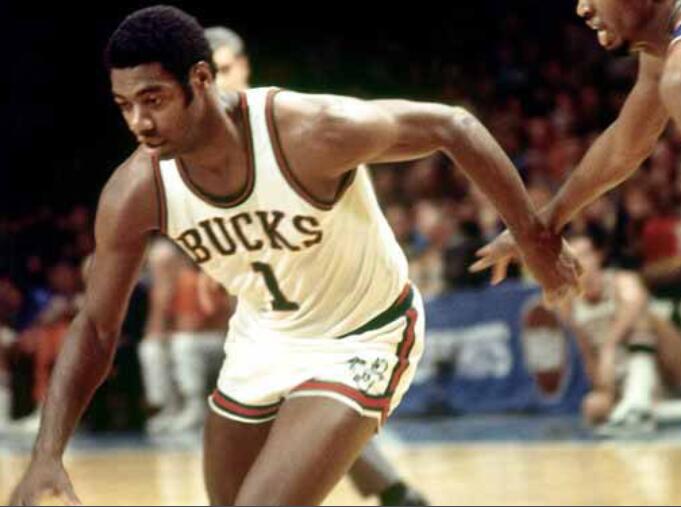 哪些球星换过球衣,换过球衣号码的十大巨星