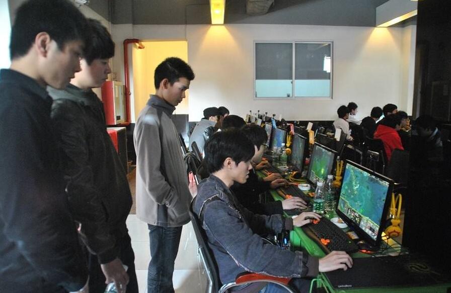 寂寞的男人打dota,寂寞的男人打dota视频