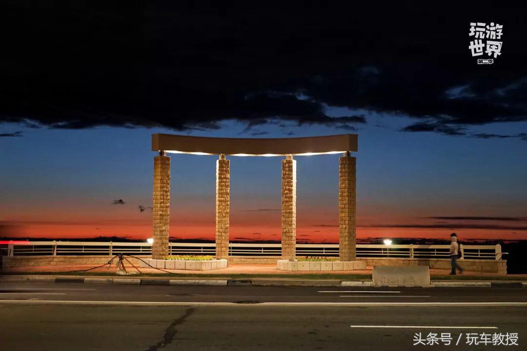 尾灯竟然比夕阳美?这次旅程开的三台SUV简直开挂