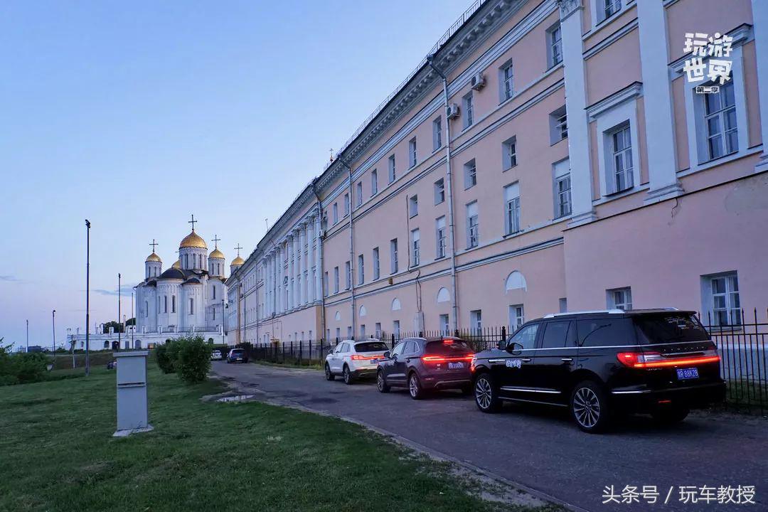 尾灯竟然比夕阳美?这次旅程开的三台SUV简直开挂