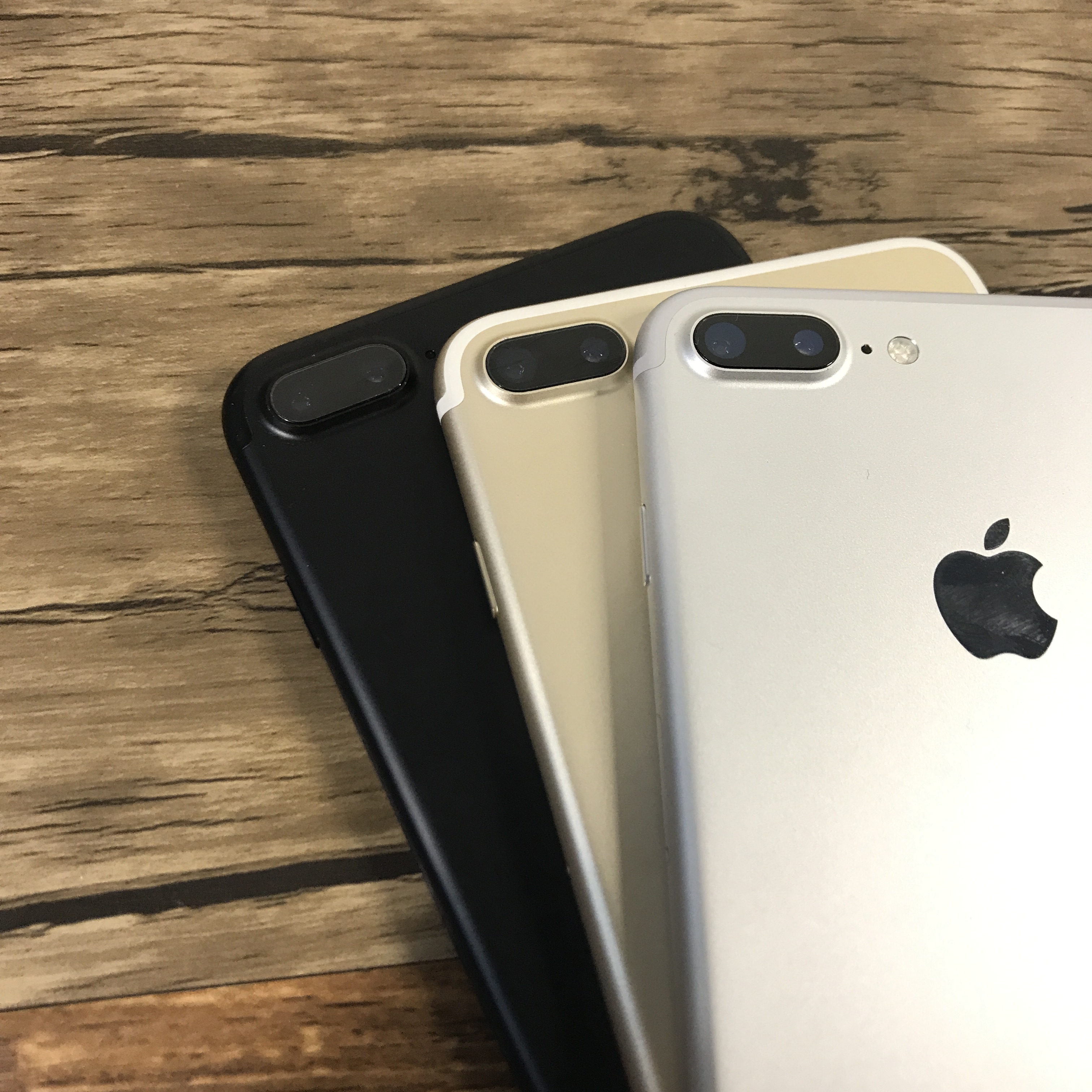 苹果7plus亮黑最新价格,一代机皇苹果7plus亮黑色