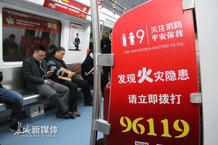 绿色主题列车复兴号,很好看的高级火车