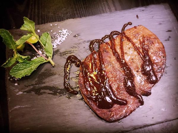 3:0东道主小组第一出线，这里的美食比足球更诱人！