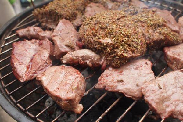 3:0东道主小组第一出线，这里的美食比足球更诱人！