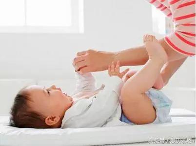 如何帮助宝宝练习翻身视频,怎样帮助宝宝学翻身