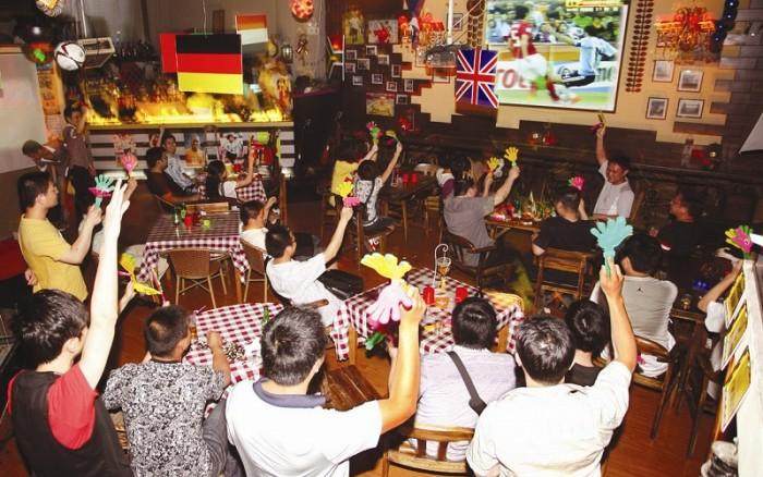 世界杯熬夜看球,世界杯会熬夜看球吗