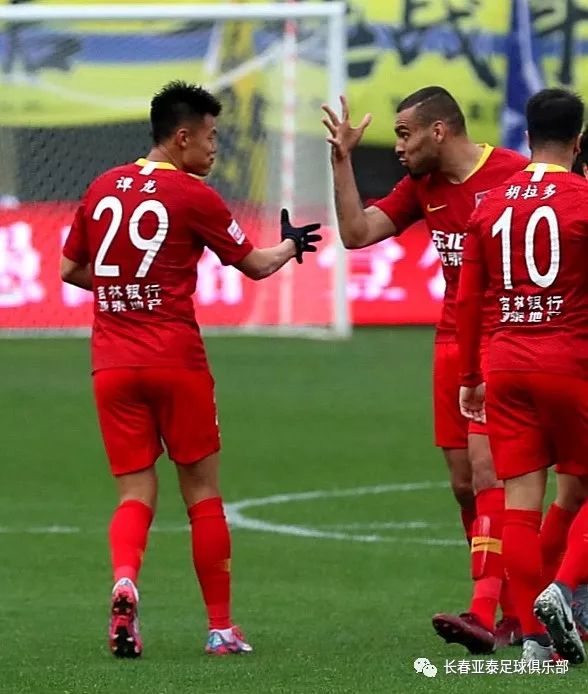 谭龙戴帽亚泰完整视频,亚泰主场谭龙视频