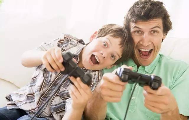 防止孩子沉迷网络游戏教育视频,怎样防止孩子游戏沉迷手机