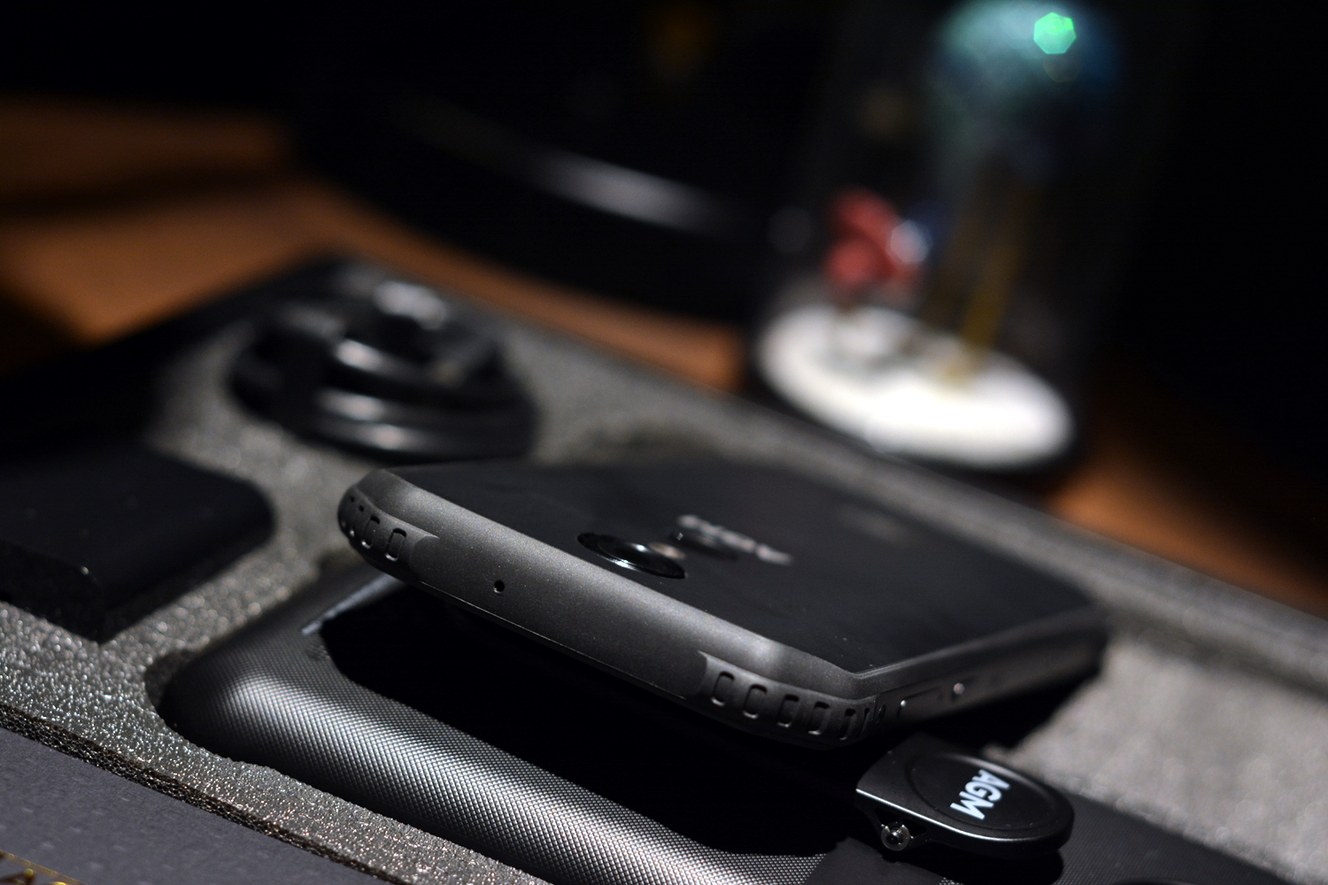 AGMH1手机:不怕摔,不怕水,能待机20天,父母最爱?