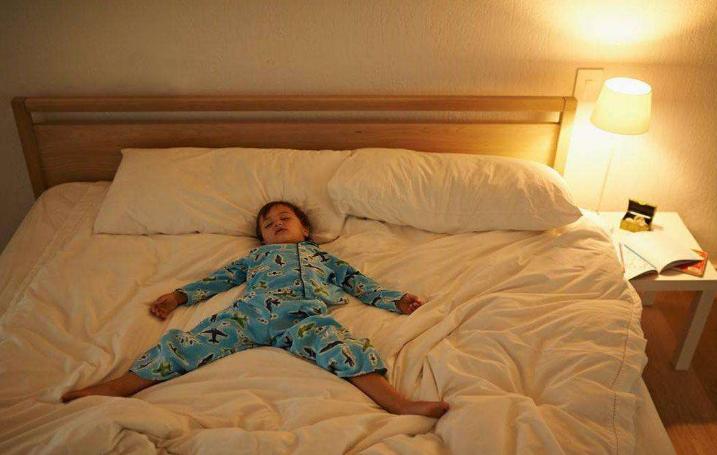 小孩发育期间腿疼是怎么回事,3岁宝宝说腿疼怎么判断