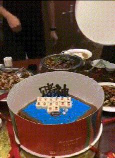 搞笑gif趣图兄弟们来跟我一起摇摆,大哥搞笑动图gif