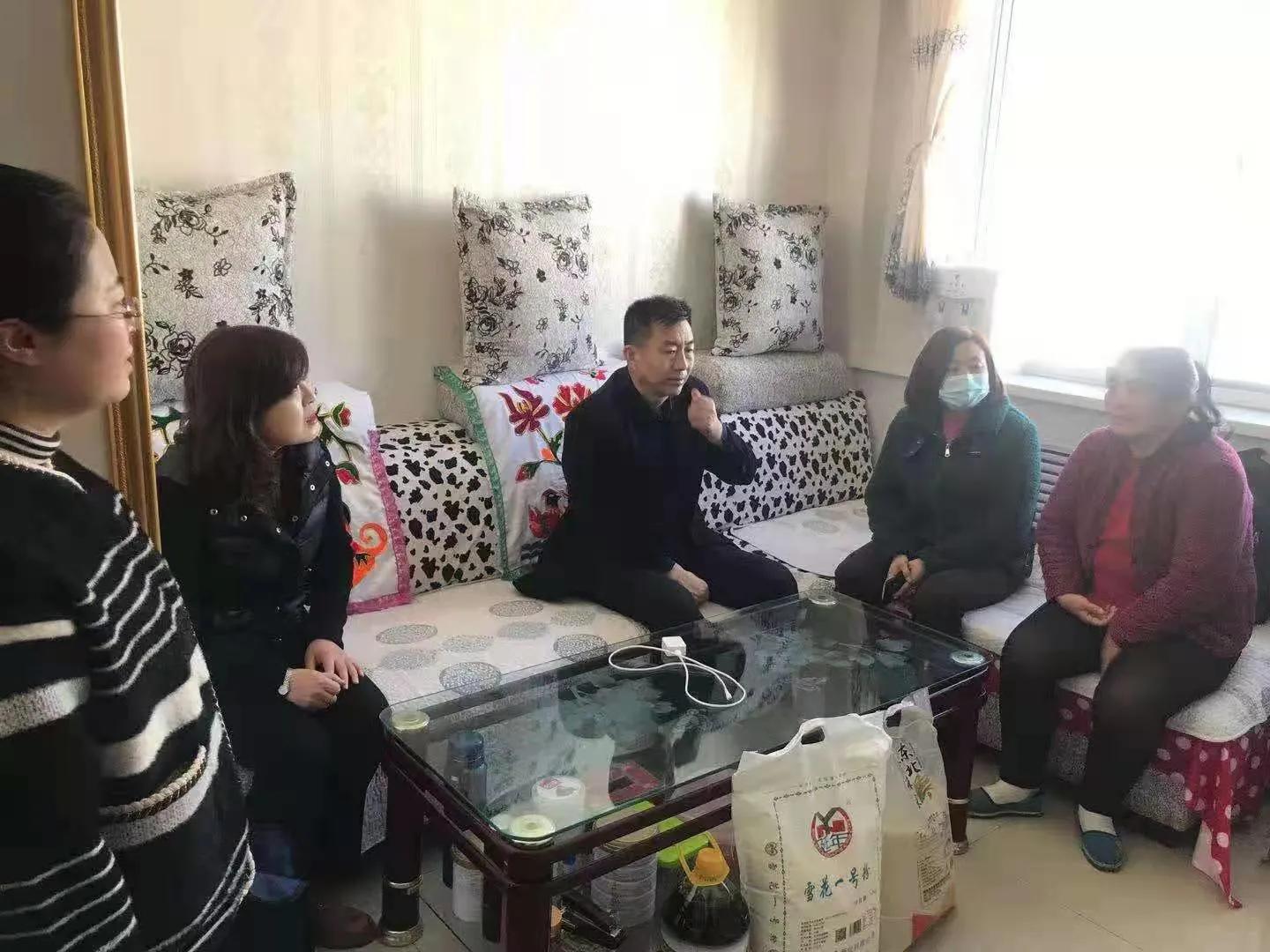 荣华街惠泽社区开展“惠美家美院、泽百户百姓”创城志愿服务活动