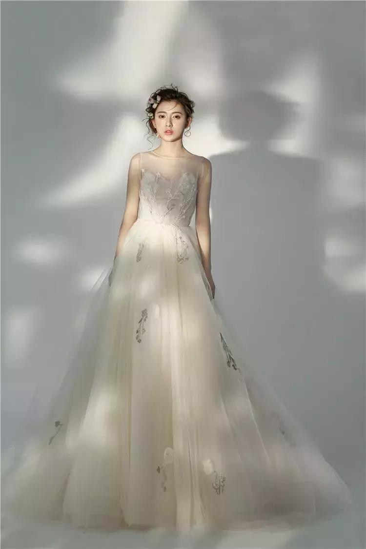 小众复古婚纱探店,法式咖啡店探店