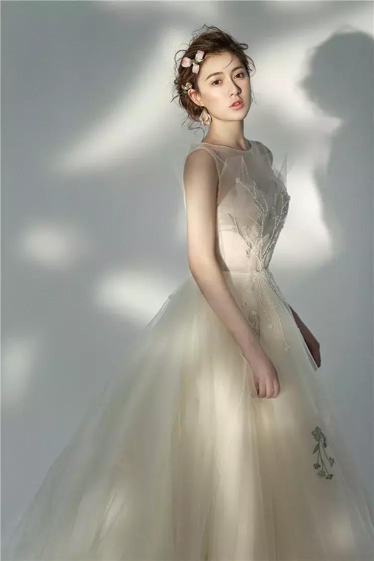 小众复古婚纱探店,法式咖啡店探店