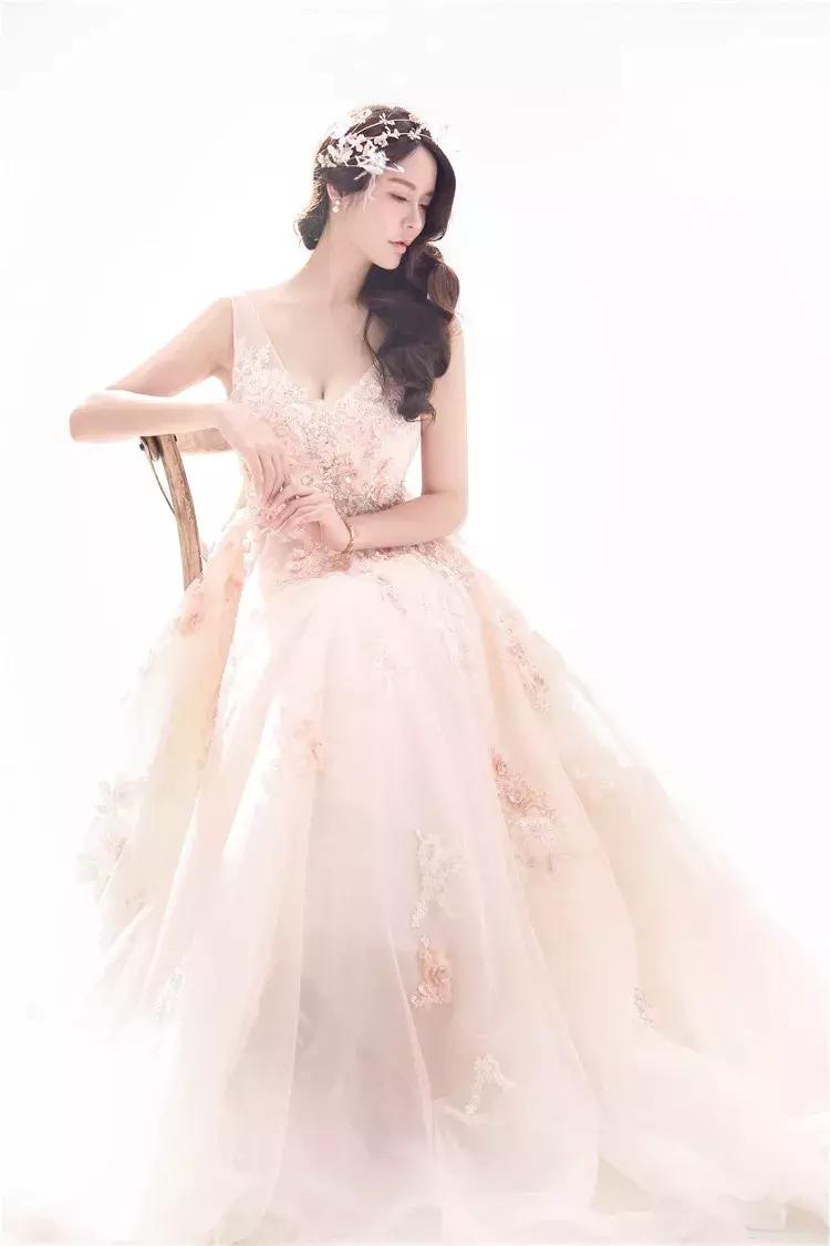 小众复古婚纱探店,法式咖啡店探店