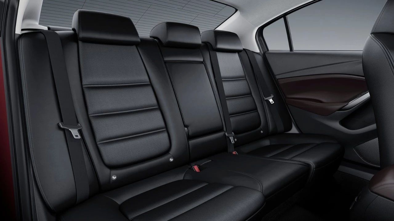 全新本田雅阁对比阿特兹！20万运动中型车该如何选择？