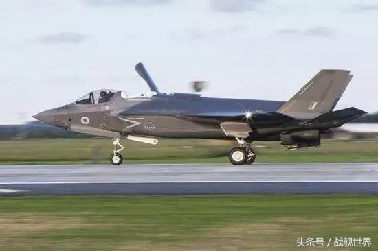 在世界杯踢球,在世界杯球场踢球