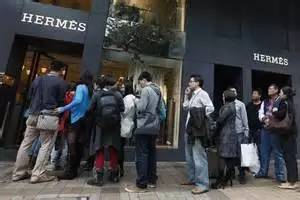 投行男撩妹指南：用奢侈品给女生讲金融，瞬间秒懂！